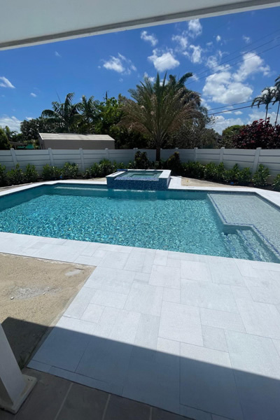 White Marble Pooldeck – Elegant Landscaping Stone